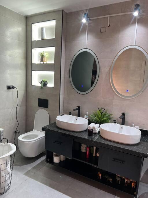 Apartment 2 Bedrooms Spacious Flat 7 Mins To Airport *