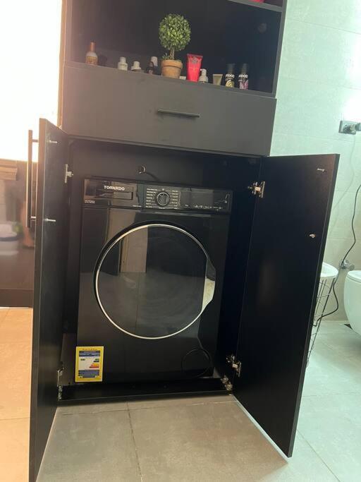 2 Bedrooms Spacious Flat 7 Mins To Airport Appartamento