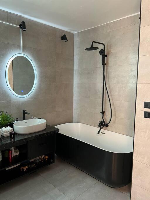 2 Bedrooms Spacious Flat 7 Mins To Airport Il Cairo